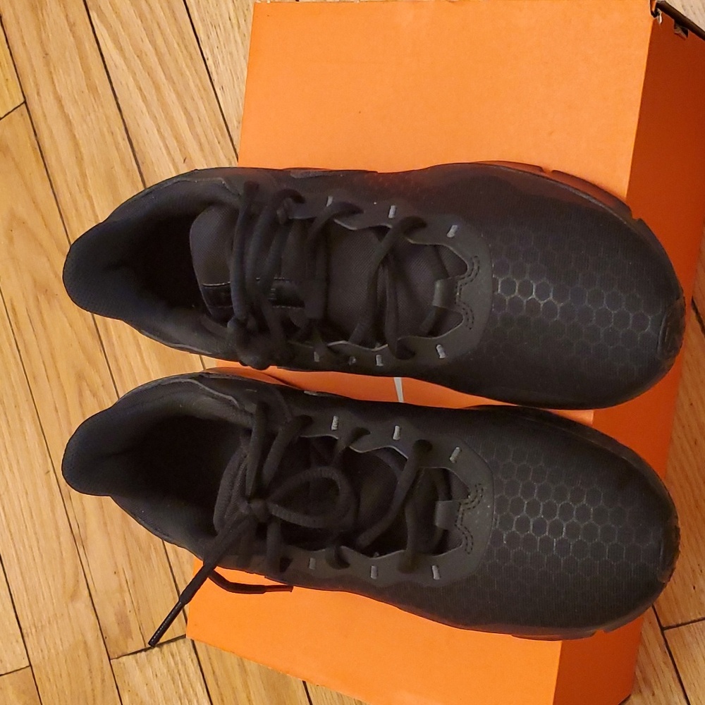 Nike Legend Essential 2 Premium